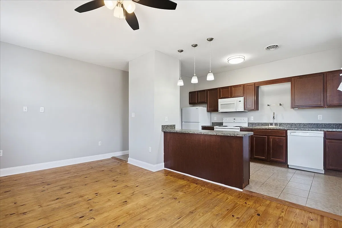 2 bed, $1,950 — Photo 1