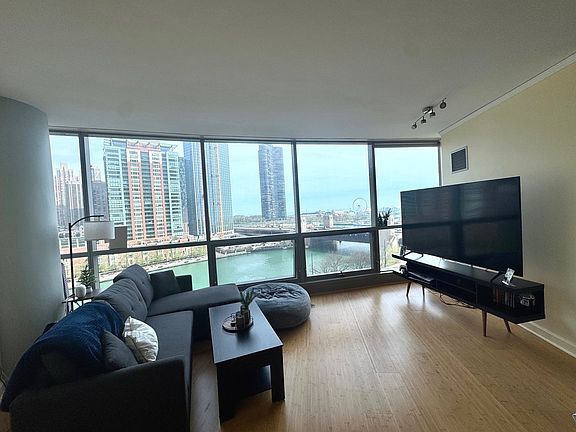 4th image of 420 E Waterside Dr Unit 612