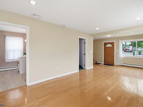 5th image of 7 Willow St