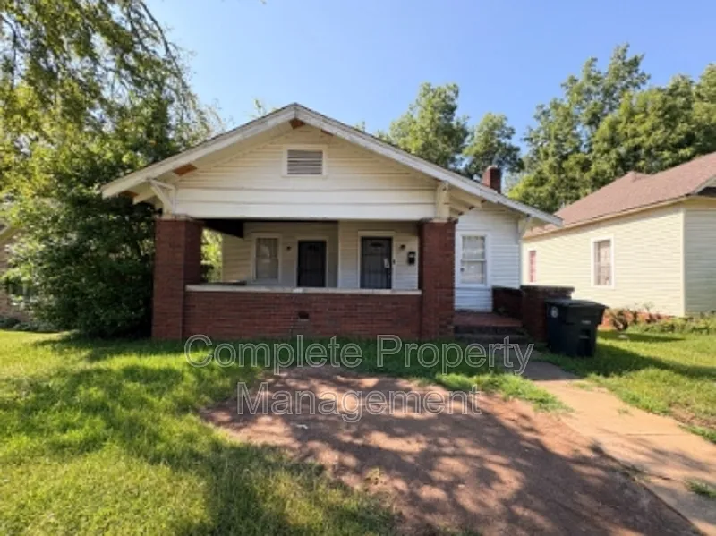 Building Photo - 1313 4th Ter W