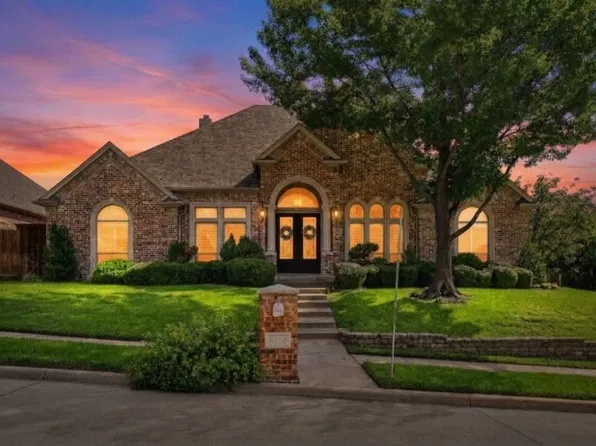 8200 Edgemont Ct, North Richland Hills, TX 76182