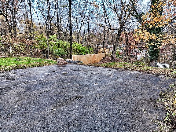 4th image of 333 Frazier Dr