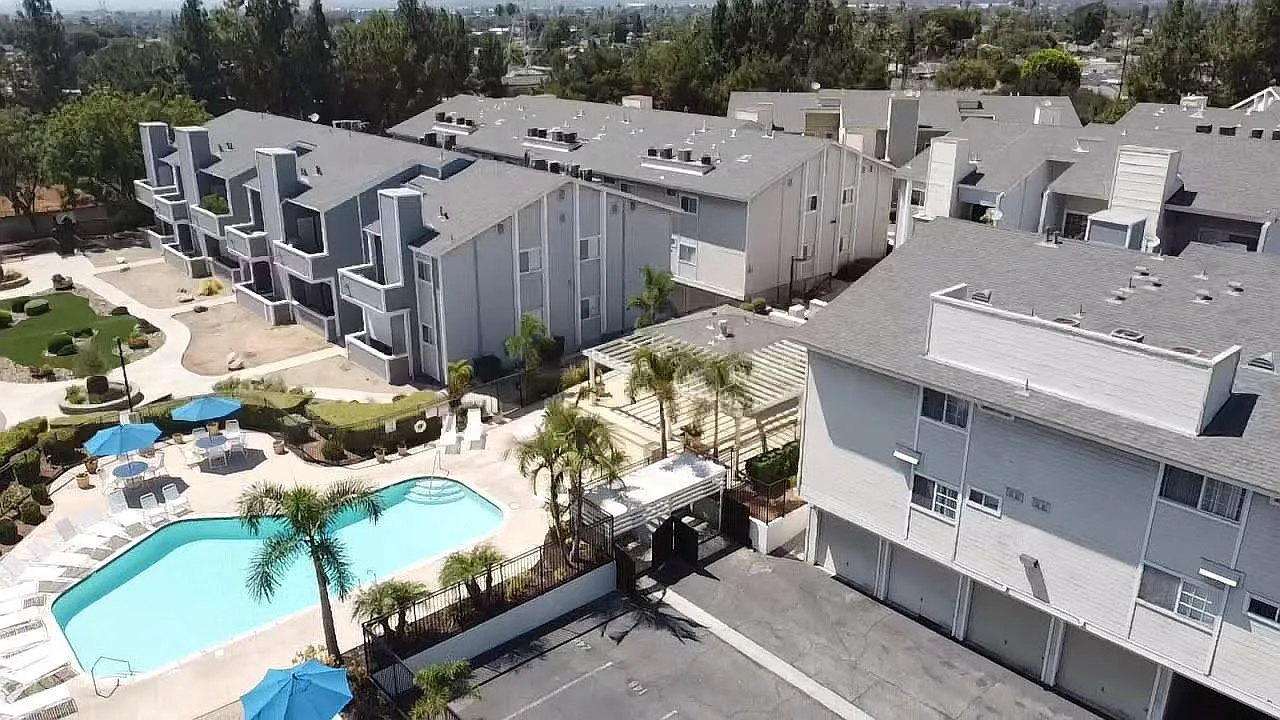 777 S Citrus Ave — Photo 1