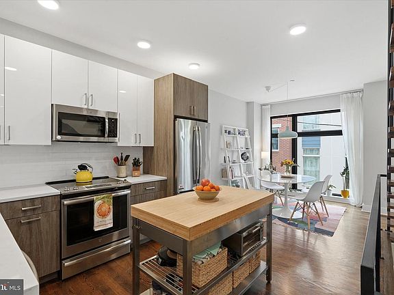 4th image of 2735 W George St