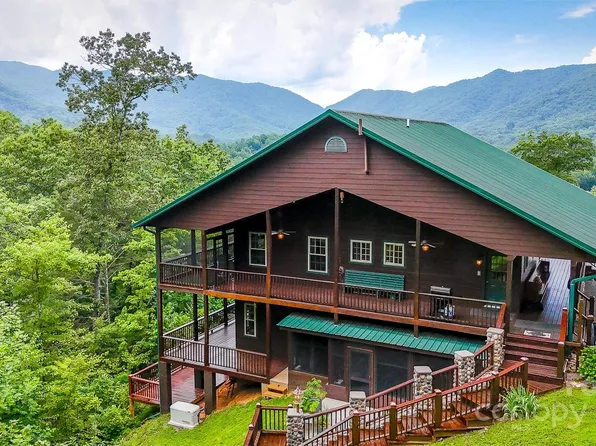 100 Chestnut Oak Rdg, Robbinsville, NC 28771