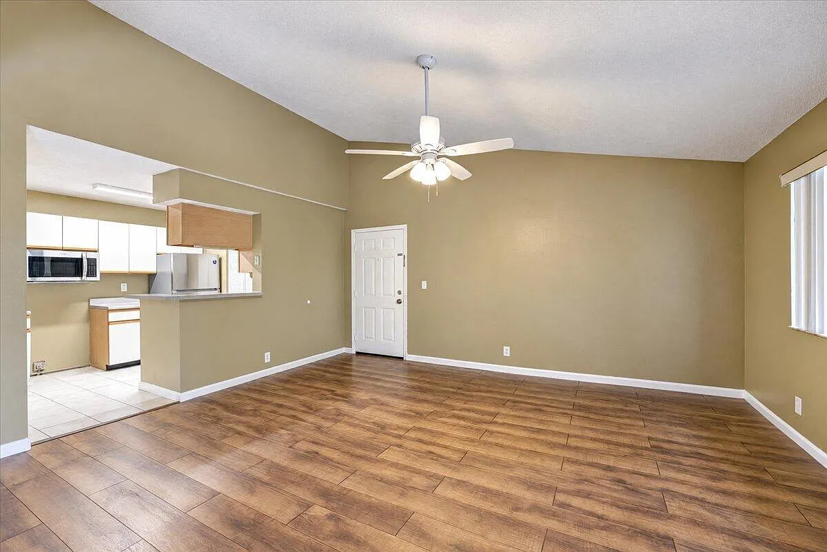 1 bed, 1.0 bath, 820 sqft, $1,625 — Photo 2