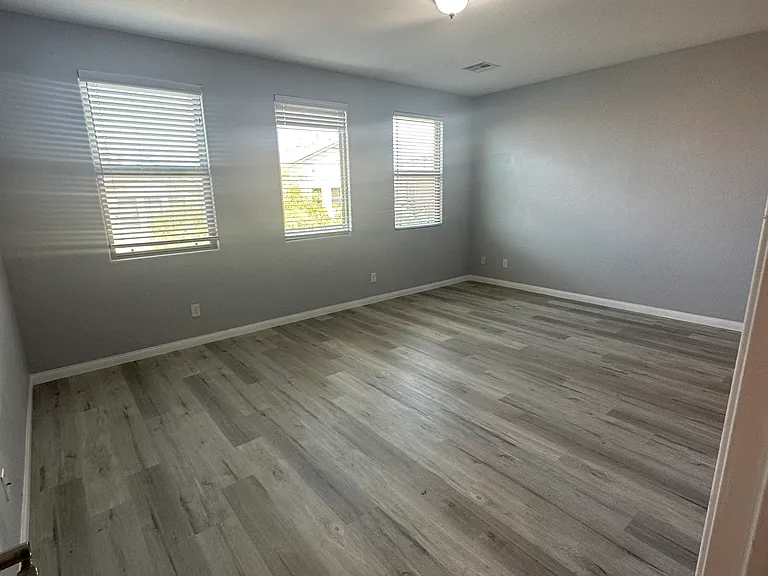 576 Glassford Ct — Photo 32