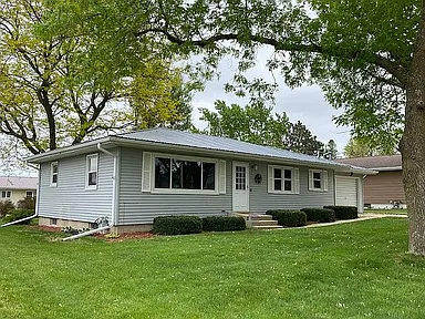 1011 Red Maple Ave — exterior photo