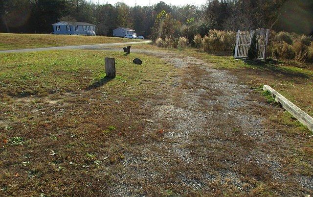 2nd image of 15860 Mary Ball Rd