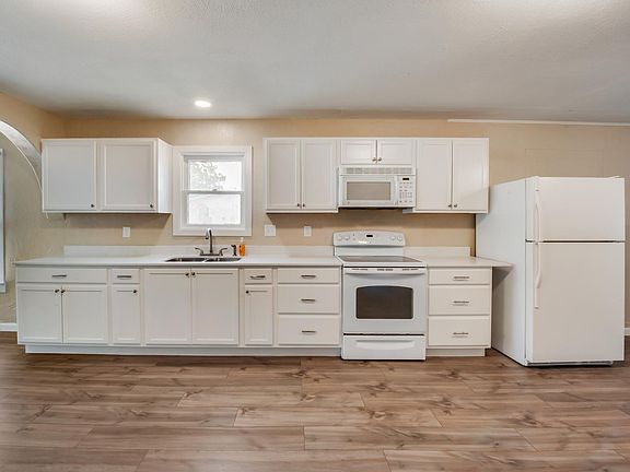 4th image of 320 N 2nd St