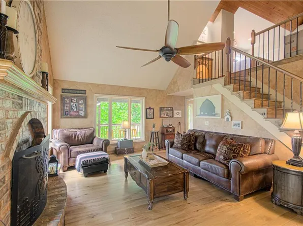 8426 Hoover Rd, Platte City, MO 64079