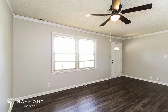 409 Shamrock Dr — Photo 3