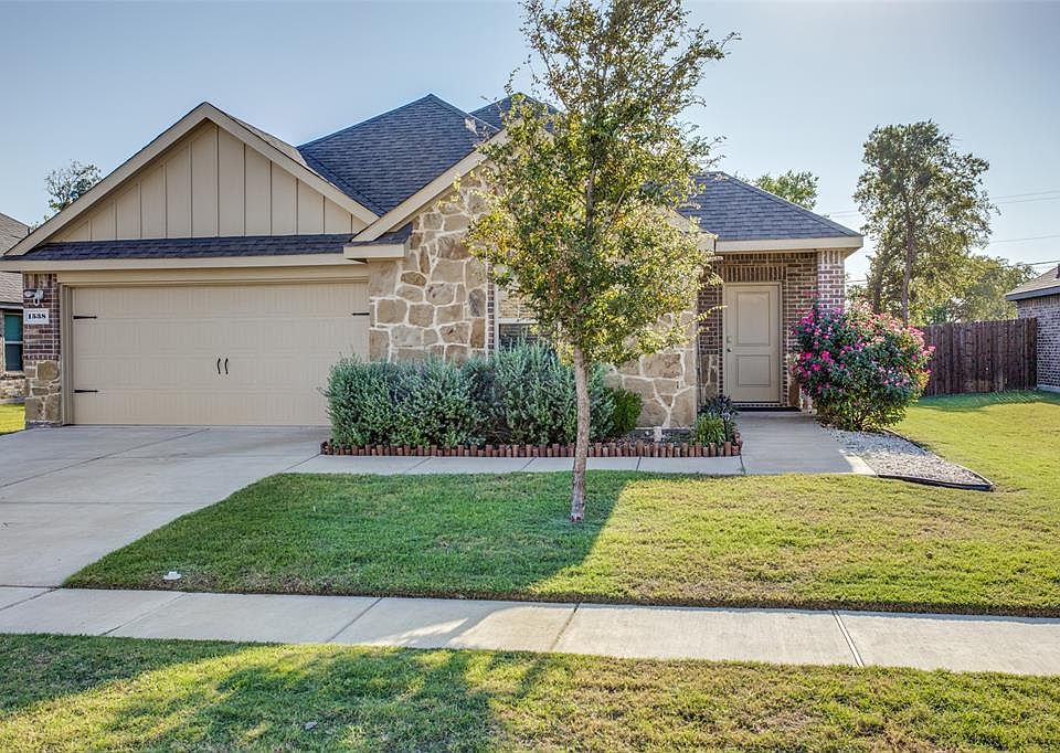 1st image of 1538 Woodlake Dr