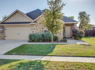 1538 Woodlake Dr, Waxahachie, TX 75165