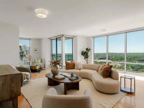 300 Bowie St #2902, Austin, TX 78703