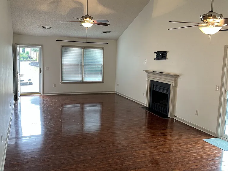 207 Cobblestone Trce — Photo 5
