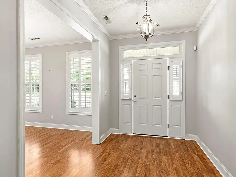 3225 Mayflower Ln — Photo 9