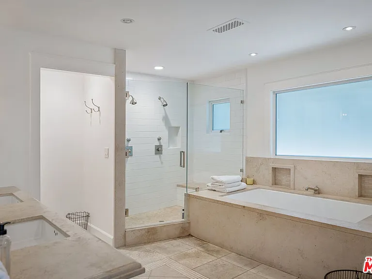 1132 Napoli Dr — Photo 17