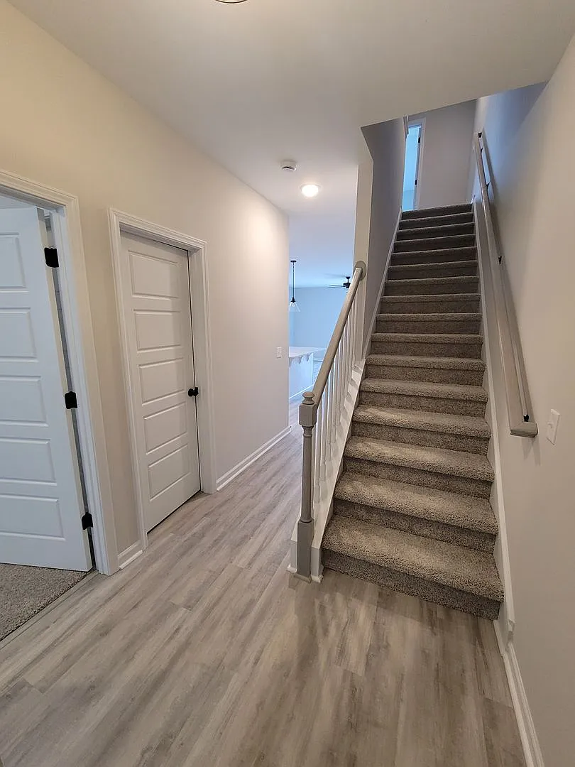 Modern townhome in beautiful Mallory Creek Subdivision — Photo 3