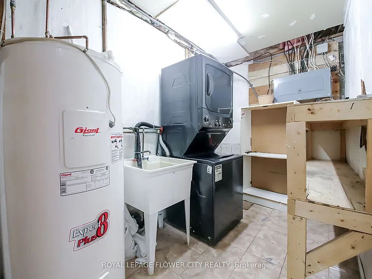 7555 Old Church Rd — Photo 32