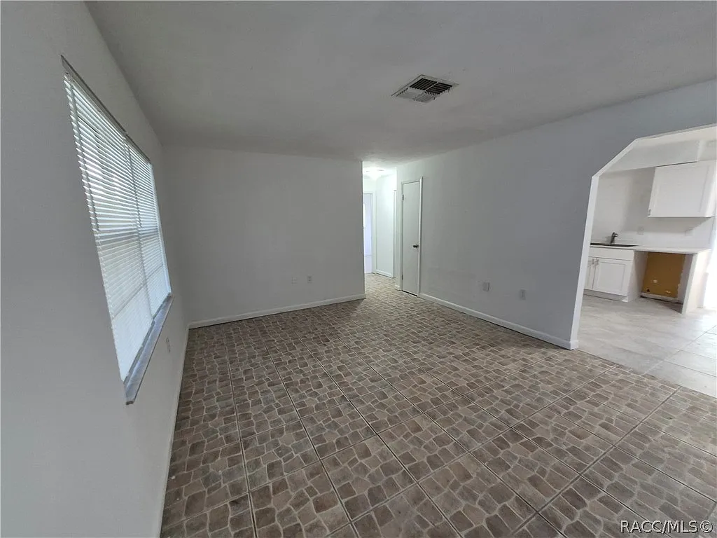 3 bed, 1294 sqft, $1,450 — Photo 4