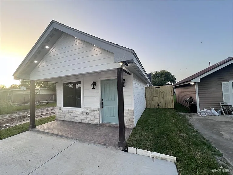 1726 La Paloma Ave — Photo 7