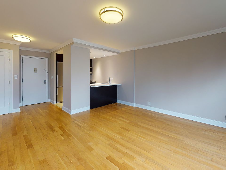 1st image of 310 Greenwich St APT 13E