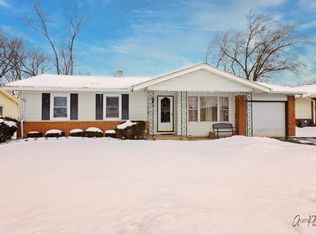 420 Walnut Ln, Elk Grove Village, IL 60007