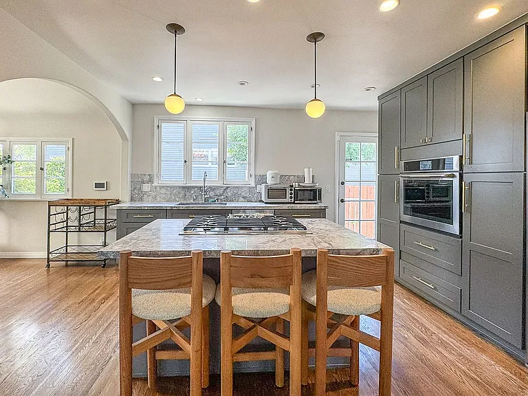 345 Westbourne Dr — Photo 11