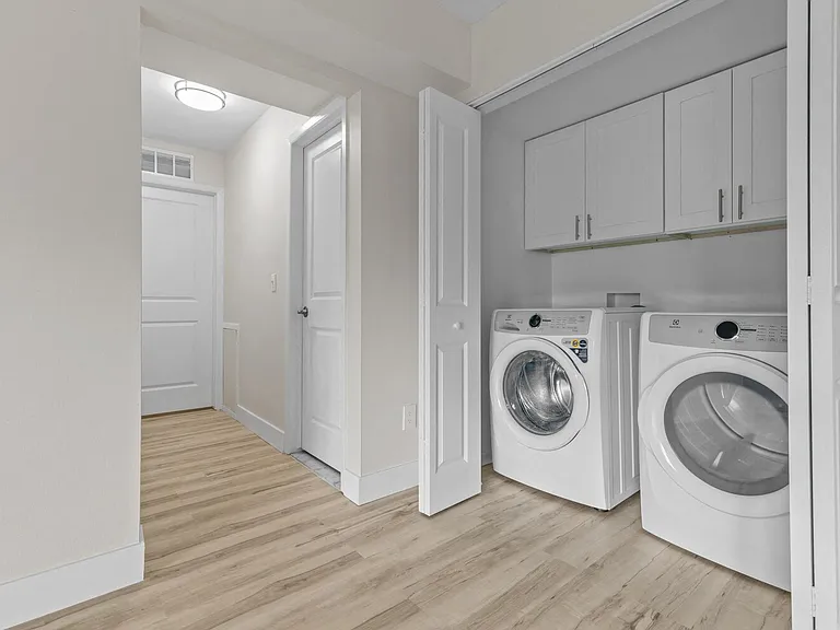 Sunnymede Apartments - Troy, MI — Photo 12