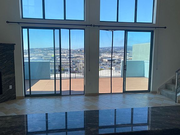 5th image of 2131 26th St Unit 302