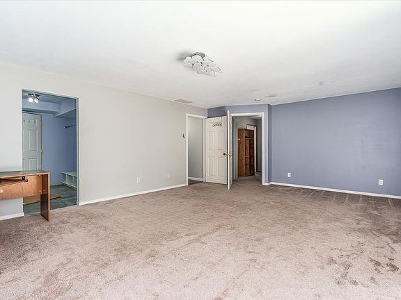 2nd image of 1001 N Lindsay St