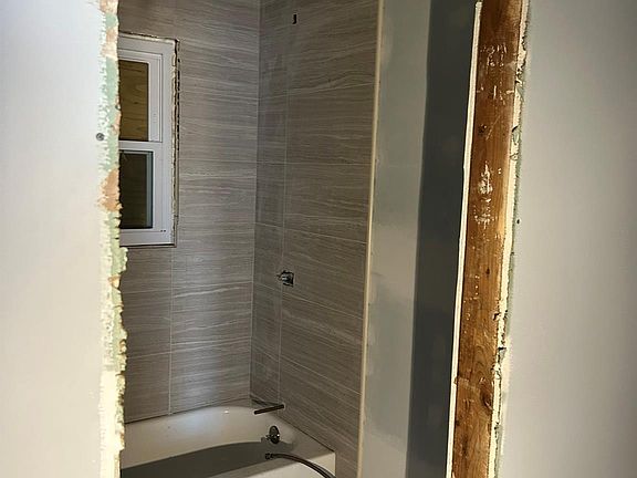 3rd image of 29 Davidson St