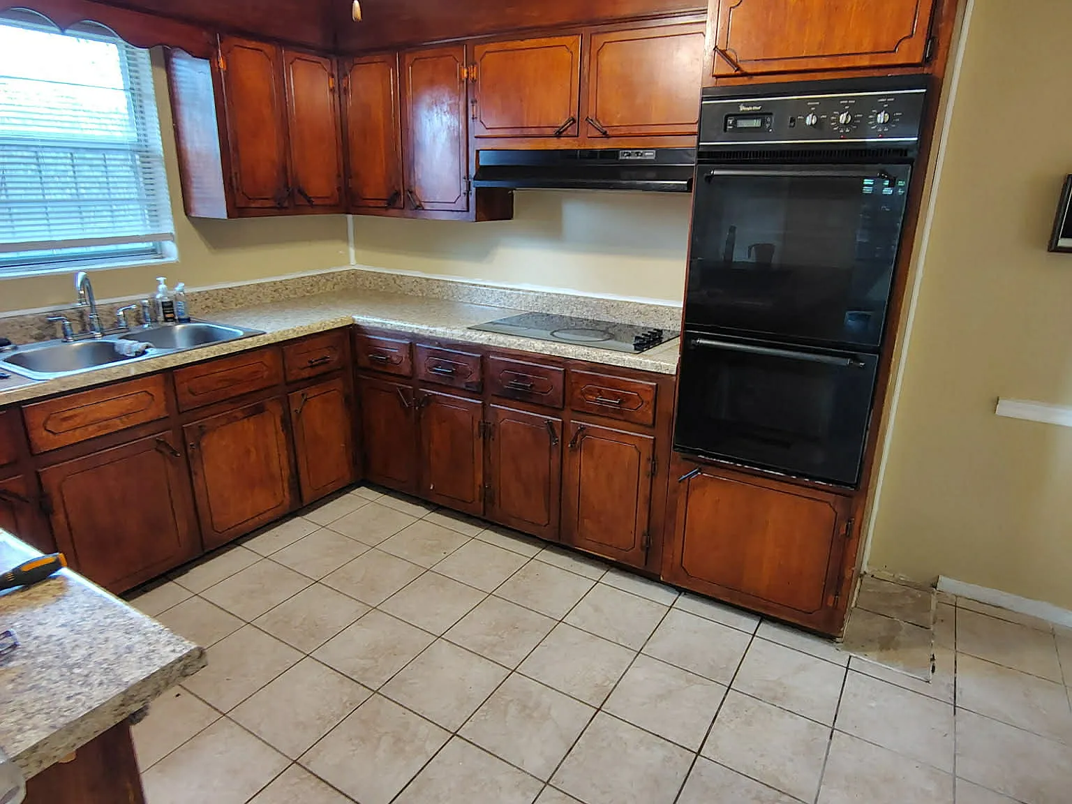 3 bed, 2.5 bath, 2340 sqft, $1,300 — Photo 4