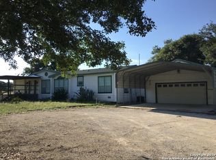 401 Cherry Rdg, Floresville, TX 78114