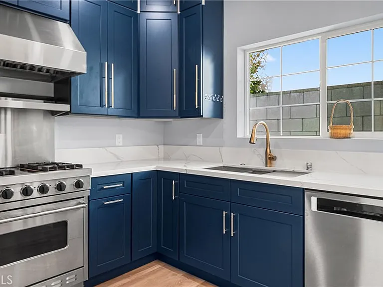 727 E Myrtle Ave #B — Photo 5