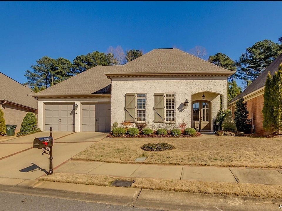 1st image of 2620 McLean Cir