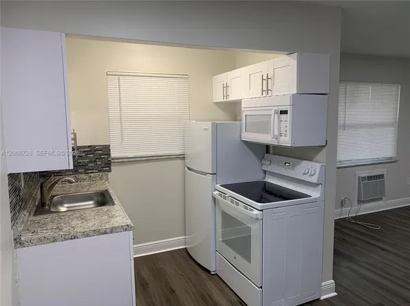 2137 Hayes St, Hollywood, FL