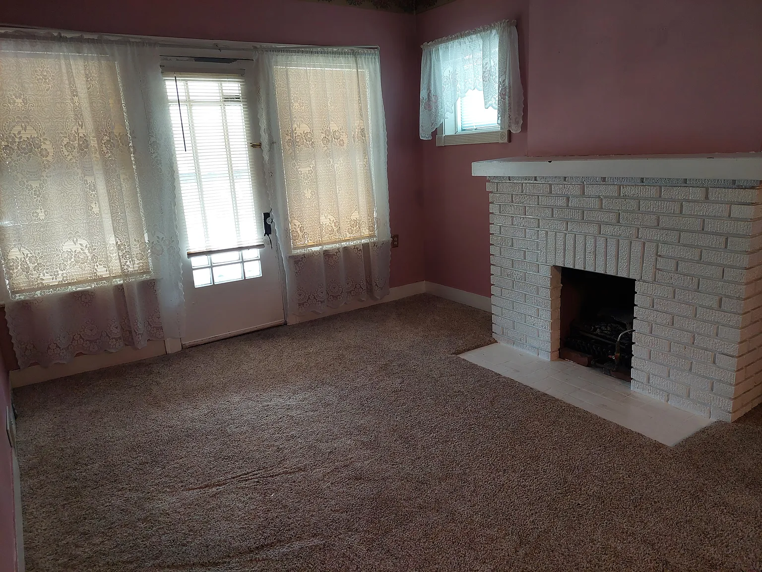 2 bed, 1100 sqft, $1,100 — Photo 1