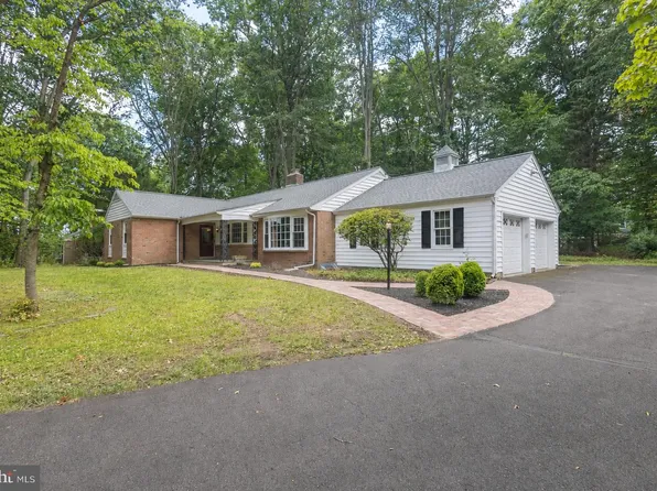 53 Sandywood Dr, Doylestown, PA 18901