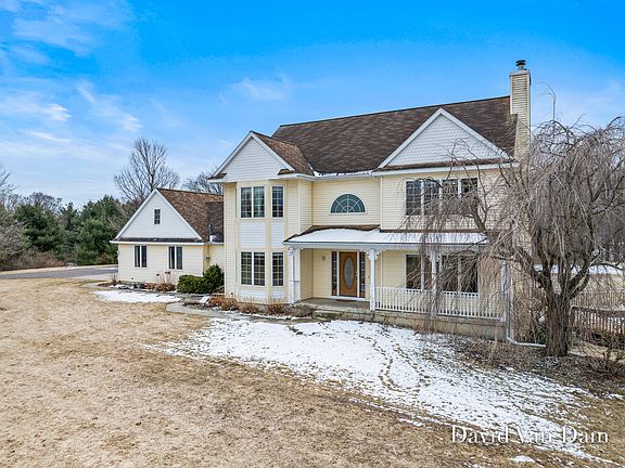 3rd image of 6675 Riverside Ln