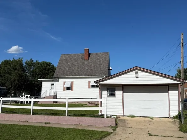 203 E 4th St, Depue, IL 61322