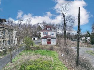 78 Steamboat Rd, Great Neck, NY 11024