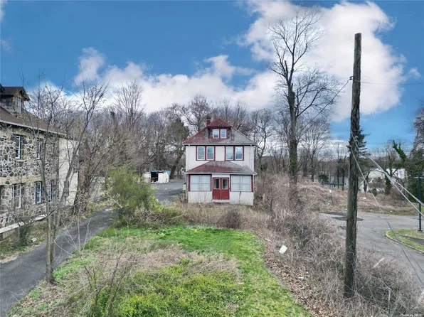 78 Steamboat Road, Great Neck, NY 11024