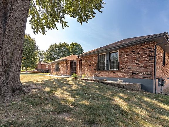 5th image of 18813 Gateway Dr