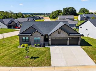 2911 Kehrswood Ct, Maryville, IL 62062