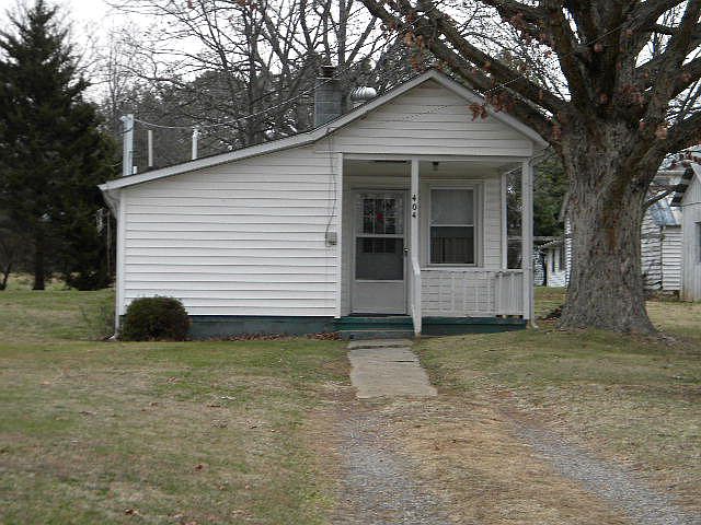 2nd image of 402 Henry St