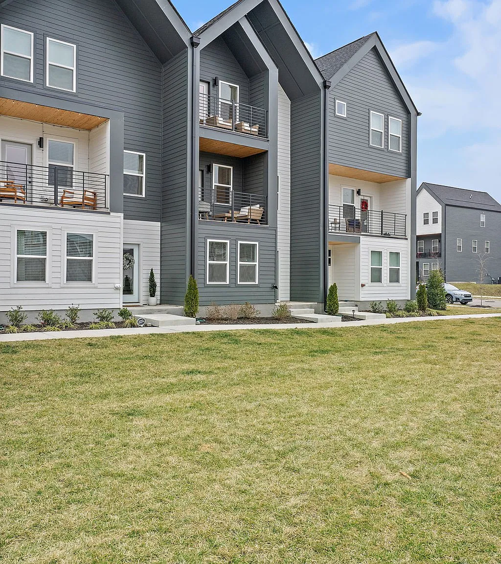 4 bed, 3.5 bath, 1900 sqft, $3,195 — Photo 3