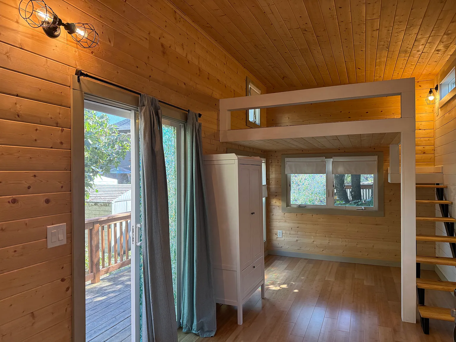 Studio, 300 sqft, $1,200 — Photo 2