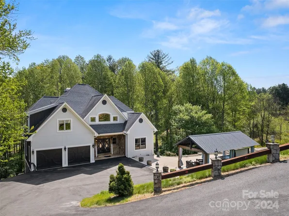 3012 Hickory Nut Trl, Hendersonville, NC 28739